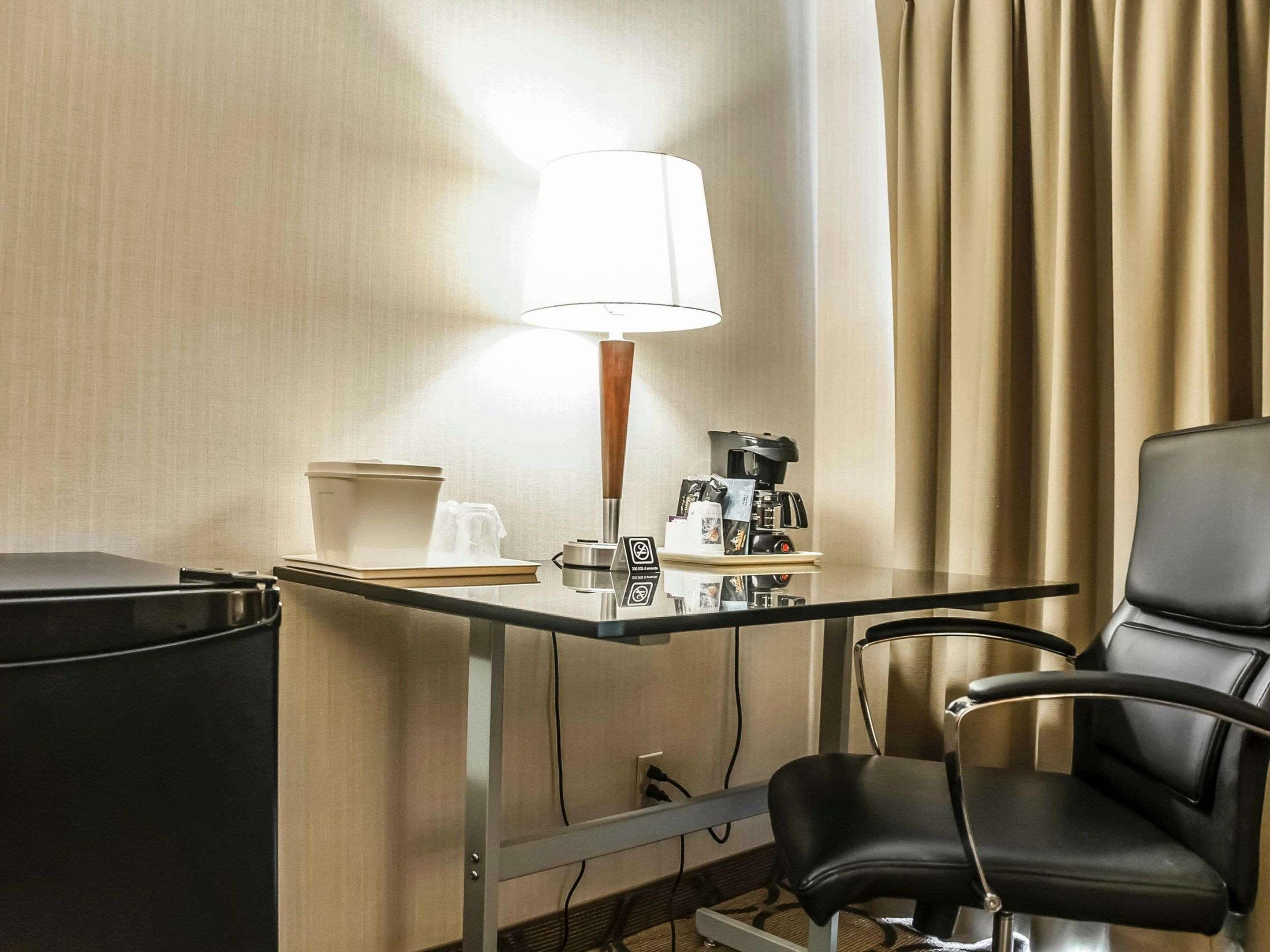 Comfort Inn Лавал Екстериор снимка