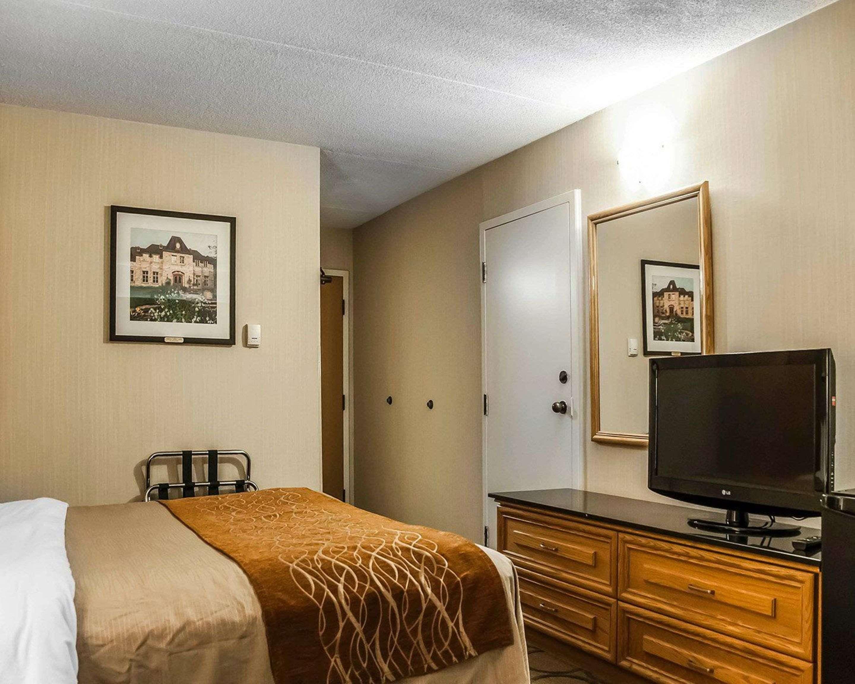 Comfort Inn Лавал Екстериор снимка