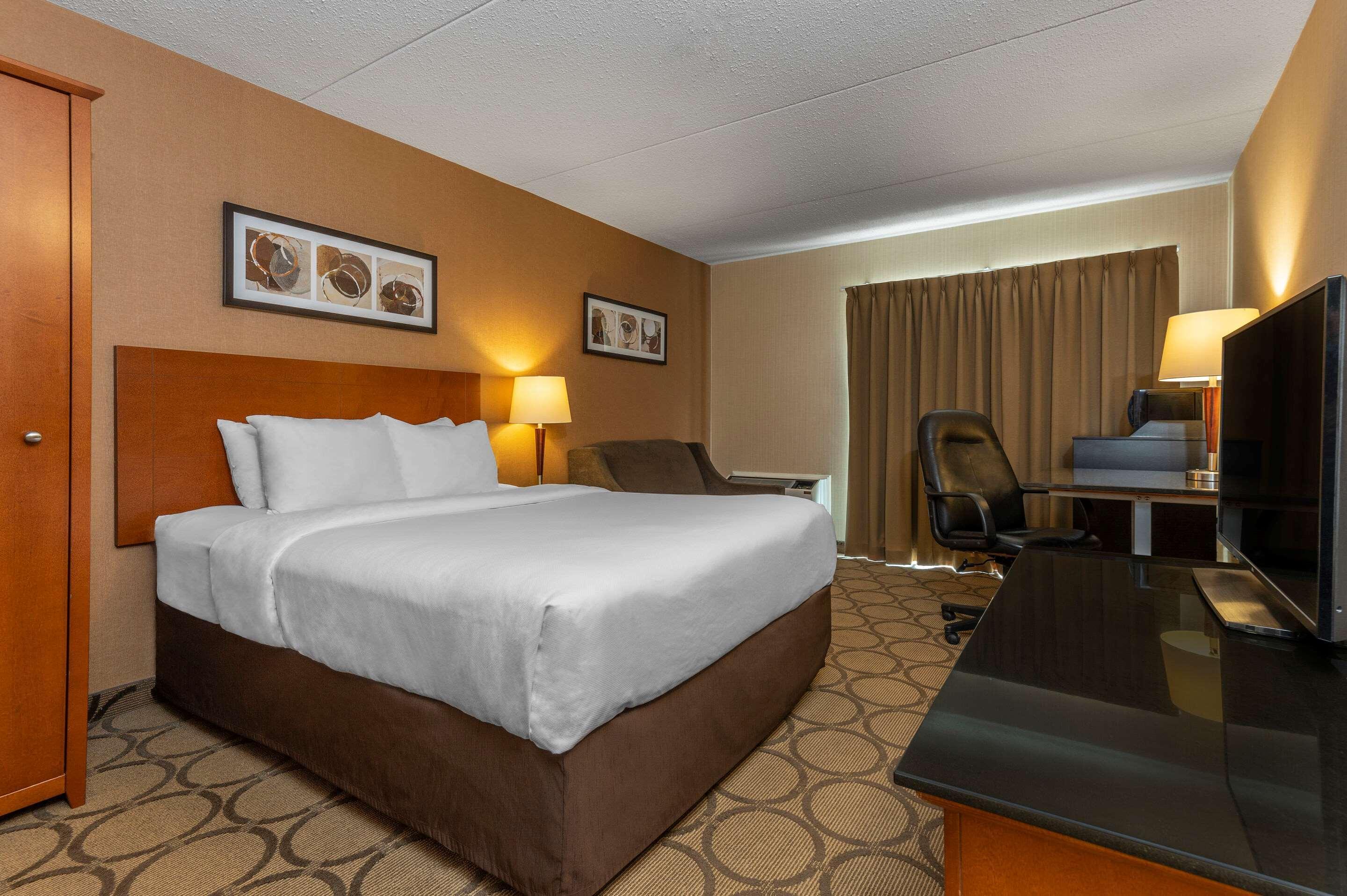 Comfort Inn Лавал Екстериор снимка
