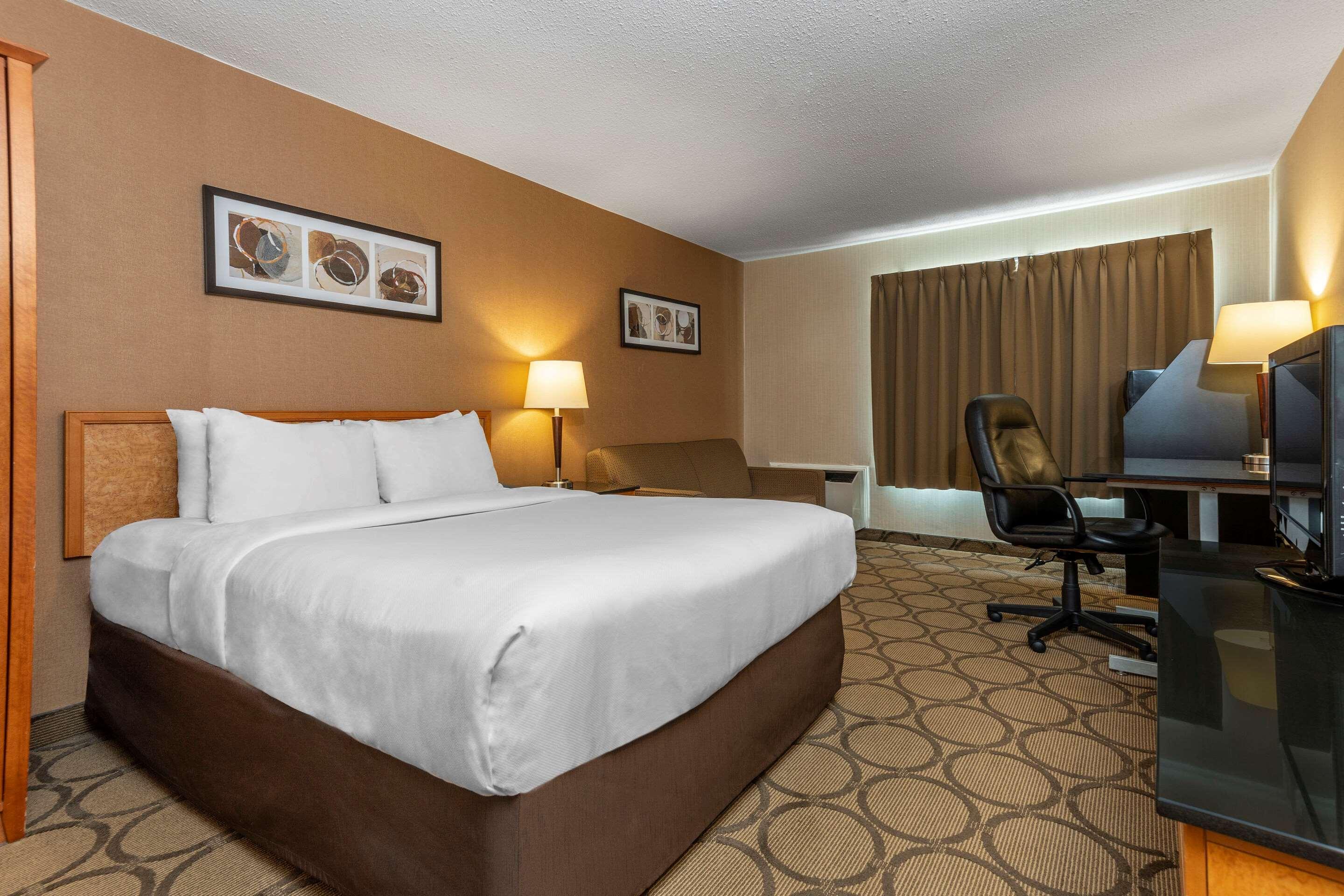 Comfort Inn Лавал Екстериор снимка