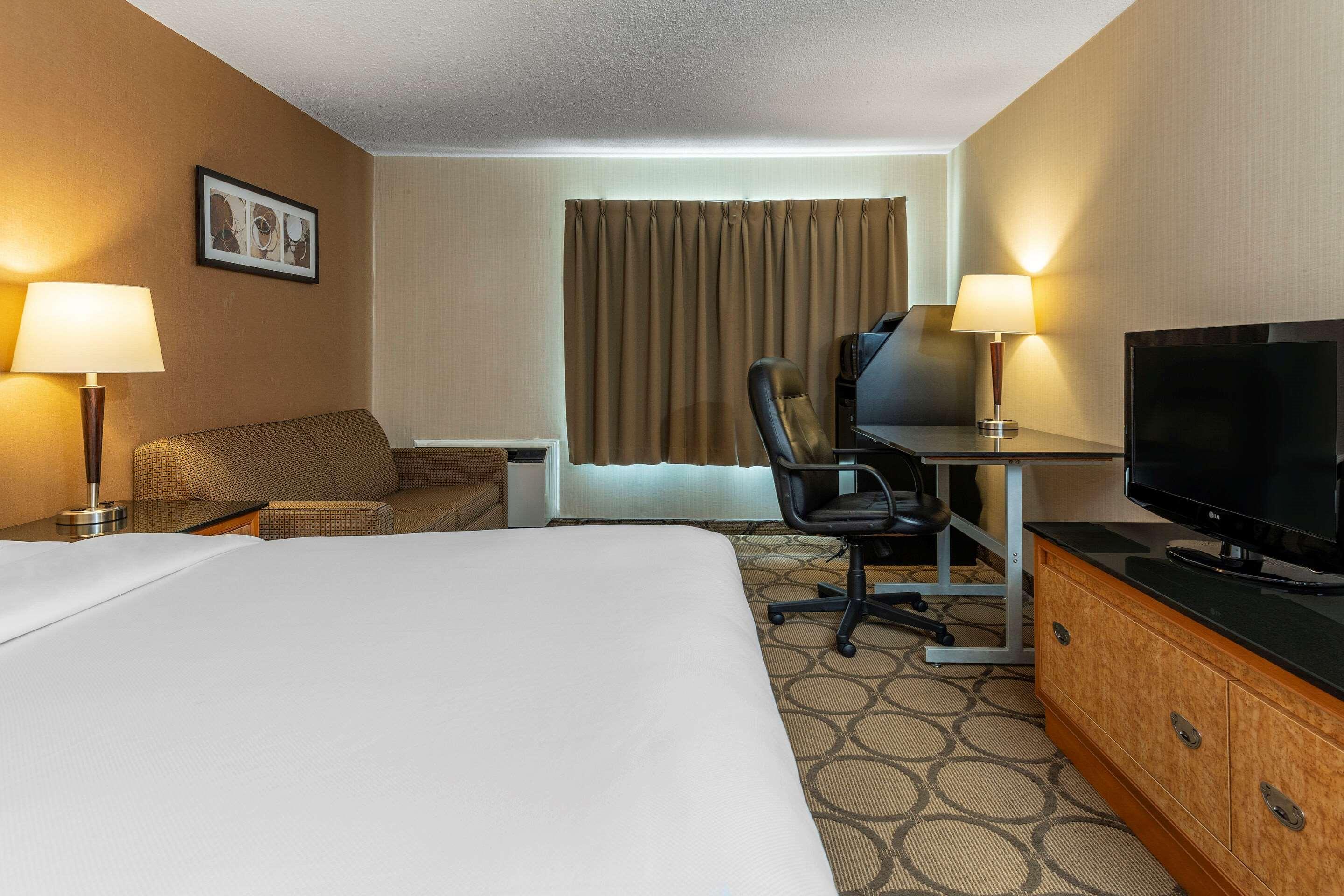 Comfort Inn Лавал Екстериор снимка