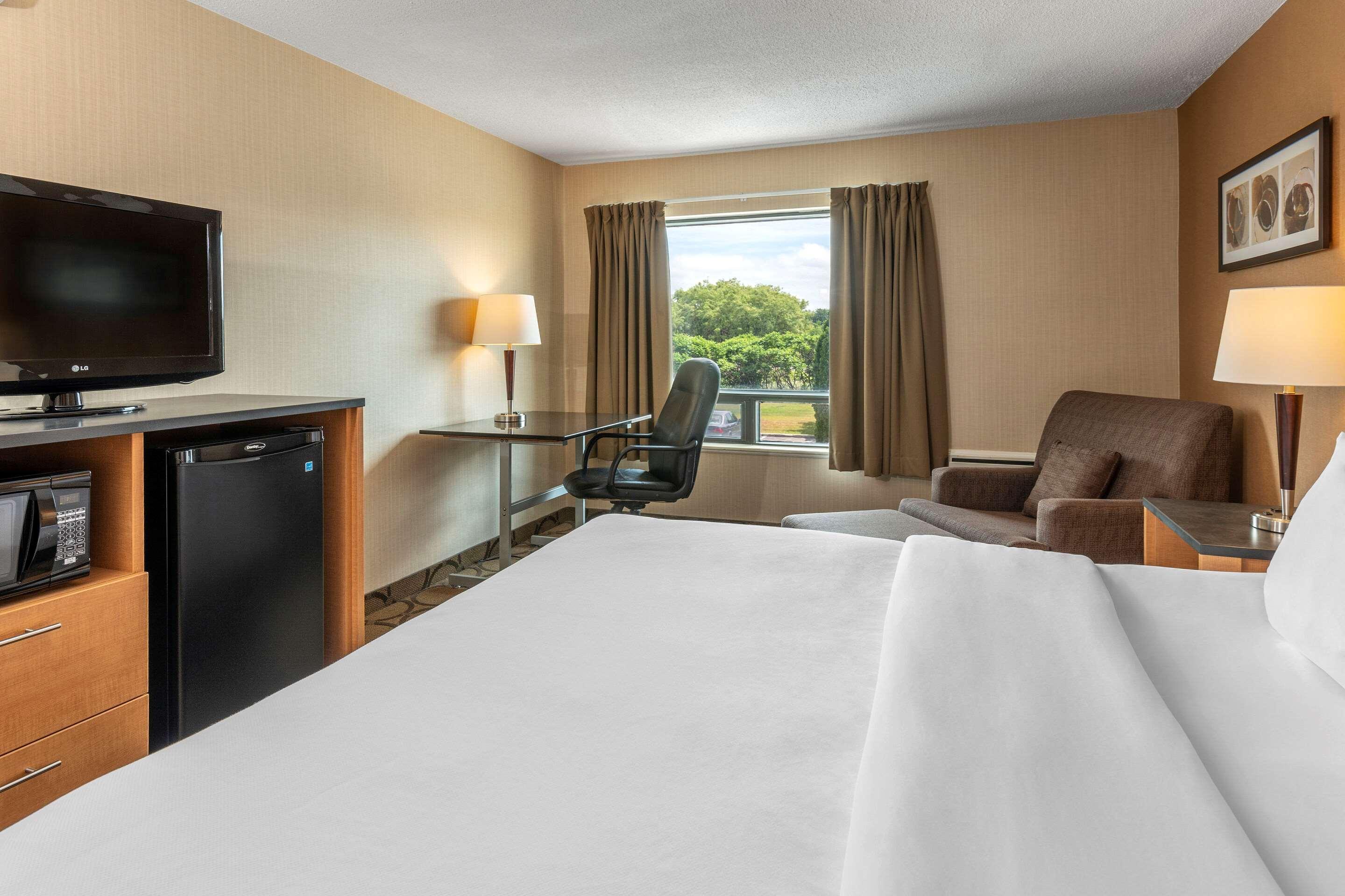 Comfort Inn Лавал Екстериор снимка