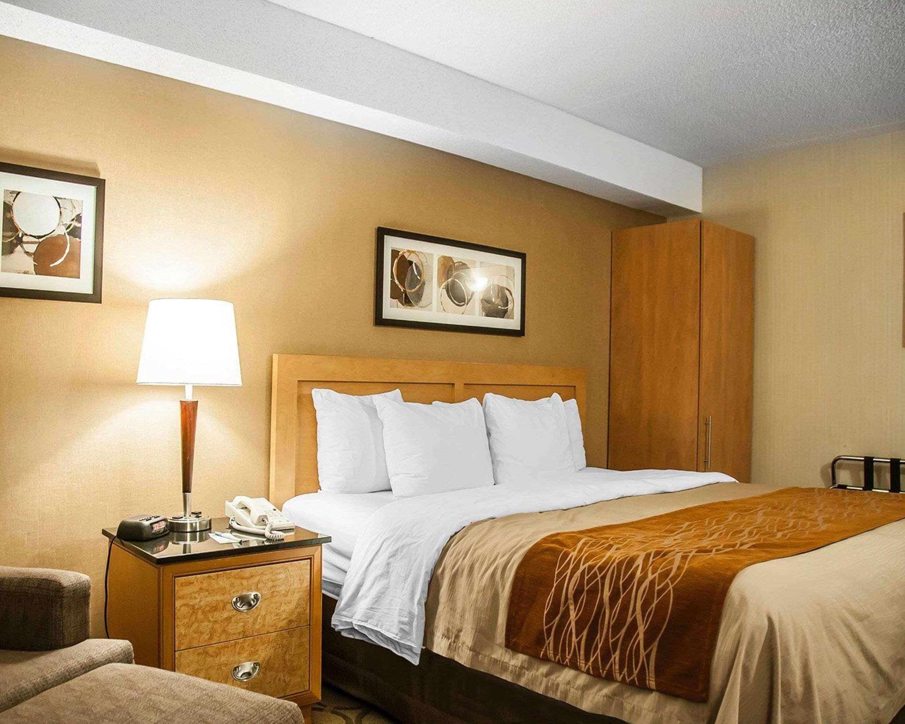 Comfort Inn Лавал Екстериор снимка
