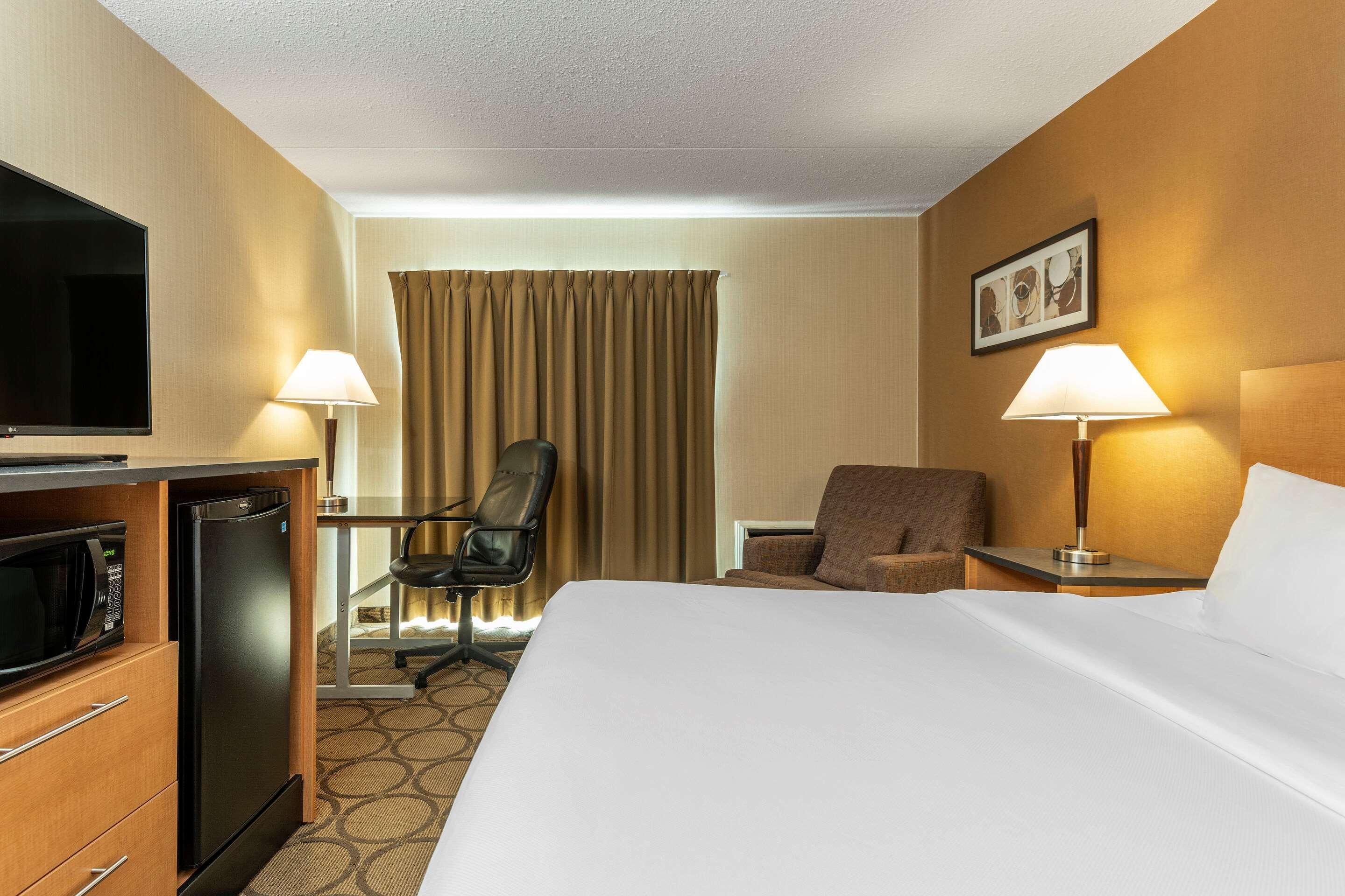 Comfort Inn Лавал Екстериор снимка