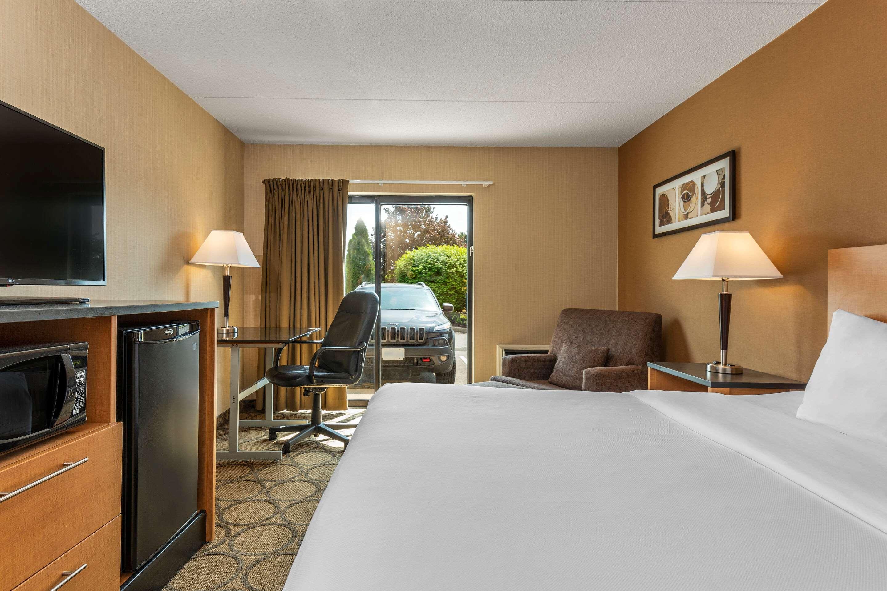 Comfort Inn Лавал Екстериор снимка