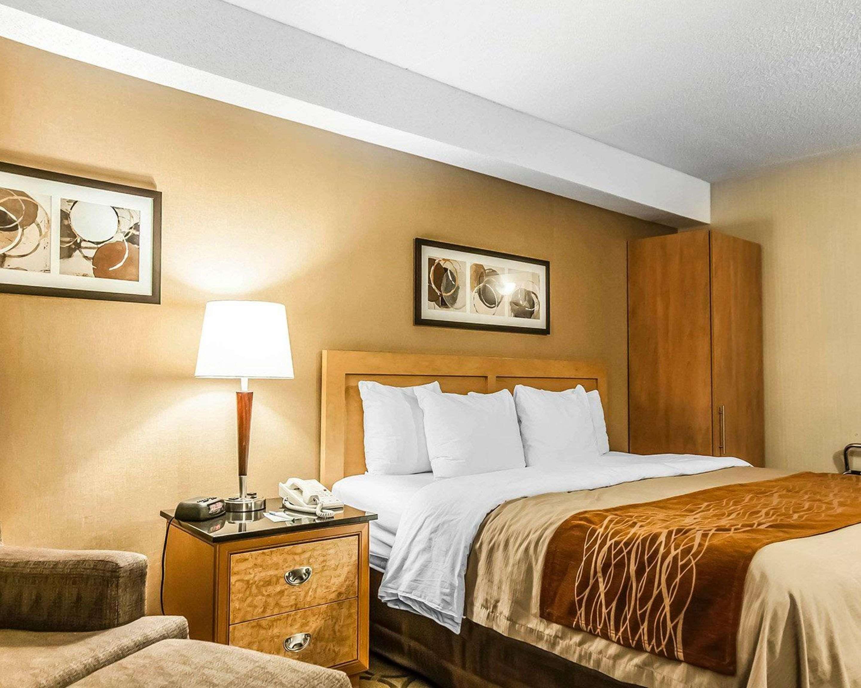 Comfort Inn Лавал Екстериор снимка