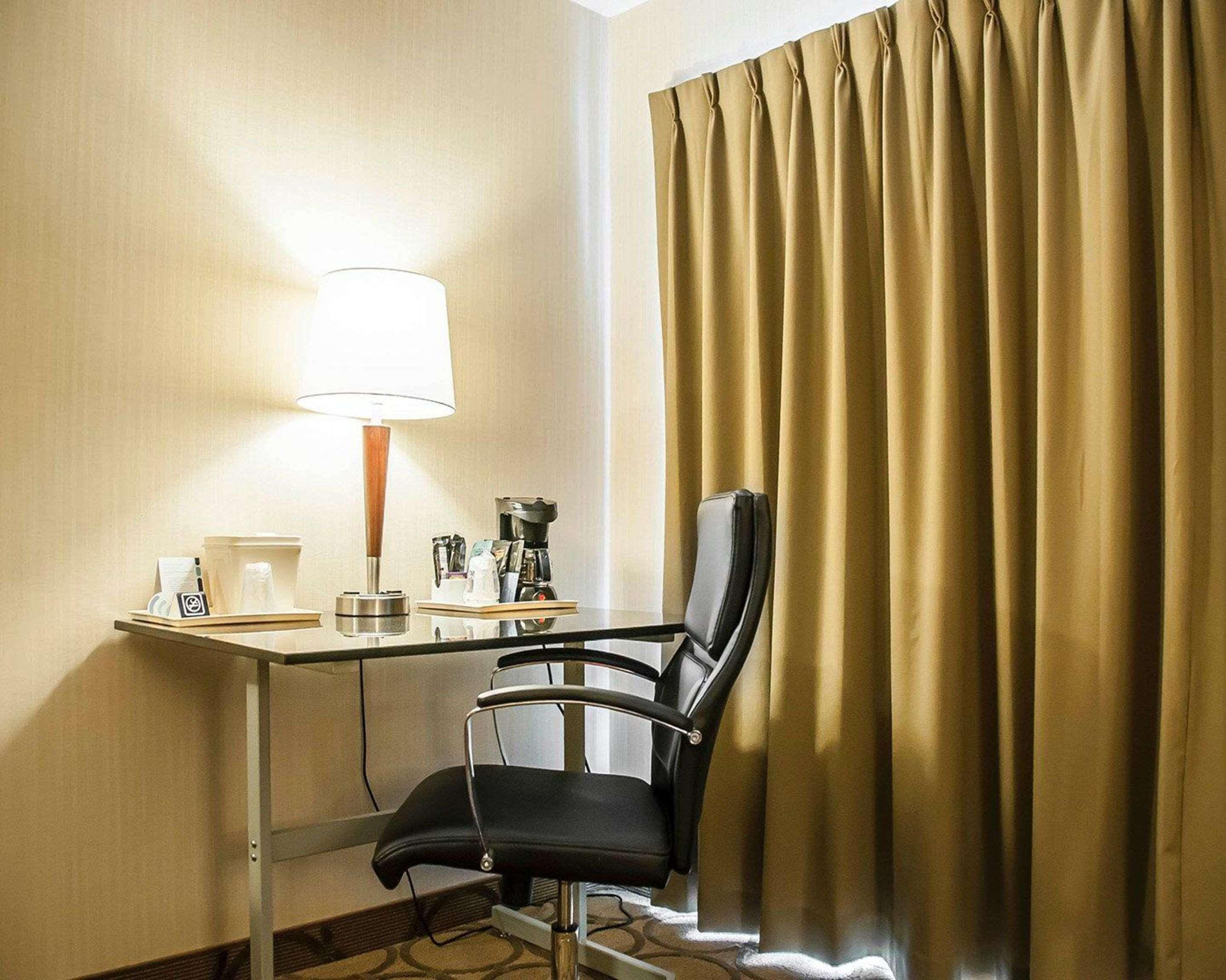 Comfort Inn Лавал Екстериор снимка